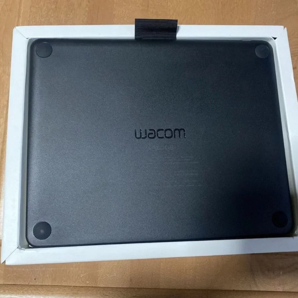 Wacom Intuos Graphic Drawing Tablet for Mac, PC, Chromebook & Android (Small)